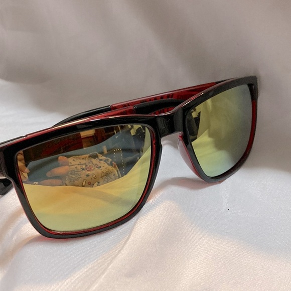 Red and black Quicksilver sunglasses. NIB - Picture 4 of 4